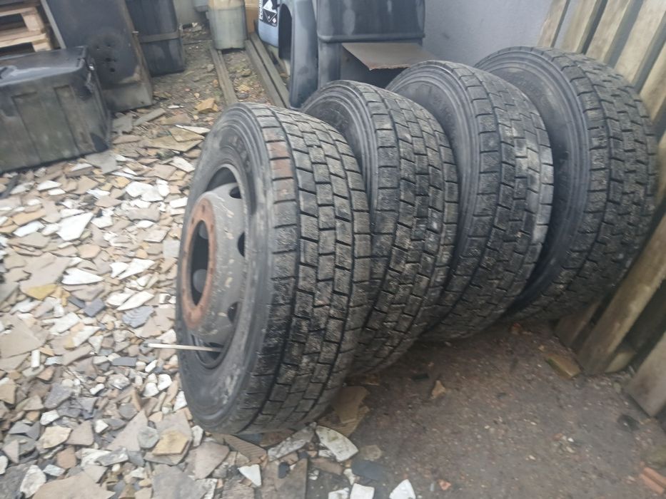 Opony 245/70/19,5 90%  Bieżnika