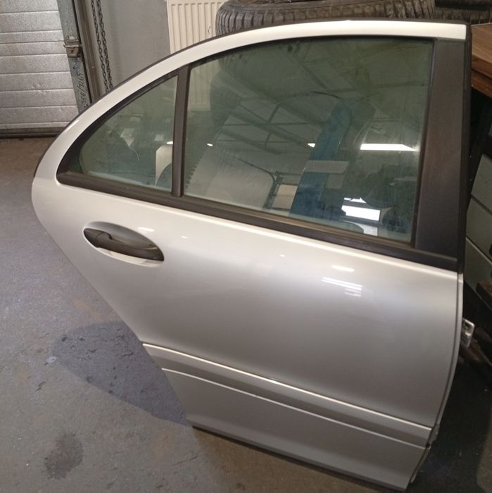 Drzwi prawe tylne Mercedes C Klasa W203 Kolor 744