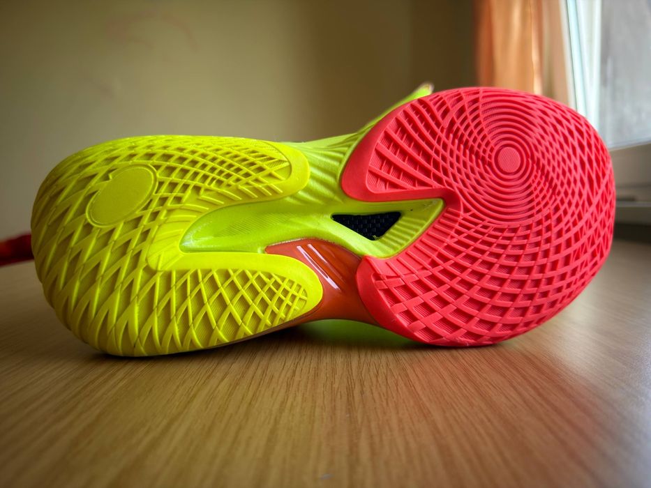 Волейбольні кросівки ASICS. 42 розмір.