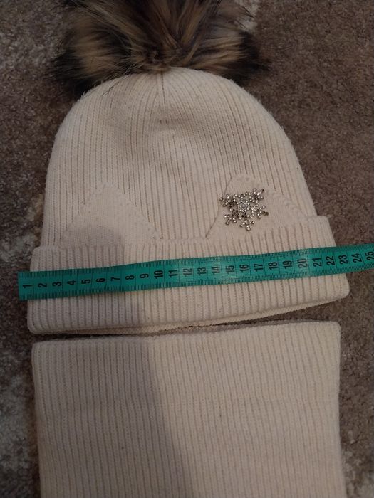 Продам шапочки на дівчинку