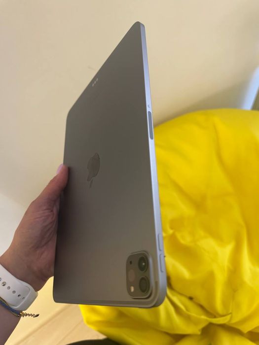 iPad Pro 11 (4-gen) 256gb, m2, идеал, комплект