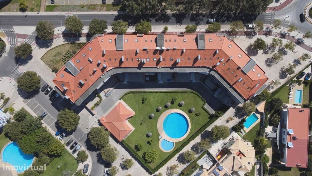 Apartamento T3 com Terraço Privativo de 68 m2 no Prestigiado Condomíni