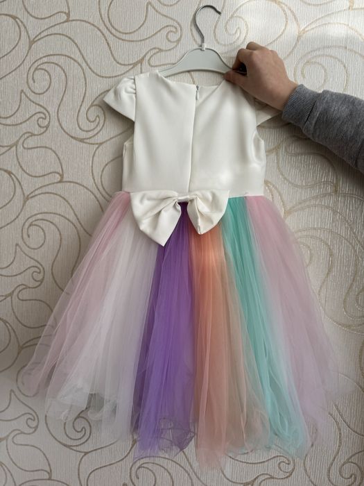 Продам сукню на дівчинку 5/6р