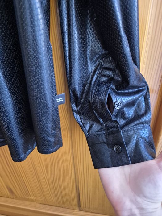 Сорочка з рептильним текстурним візерунком чорна