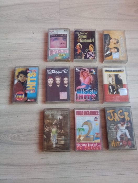 Mix kaset z polskimi i zagranicznymi piosenkami
