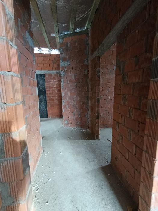 Новий будинок в передмісті Києва, Є-ОСЕЛЯ