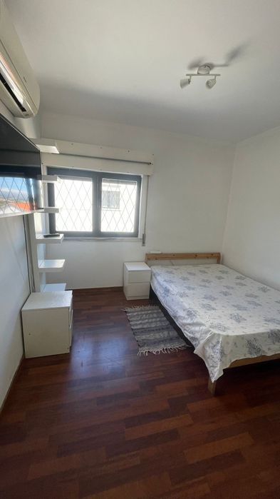 Alugo Quarto em moradia