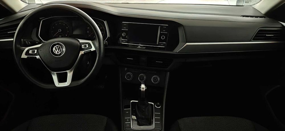 Volkswagen Jetta      2020