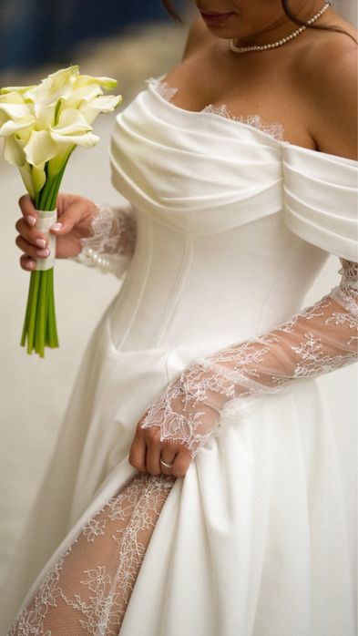 Розкішна весільна сукня