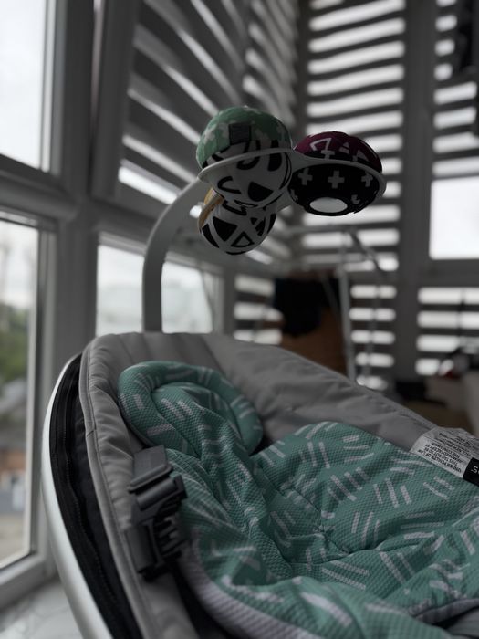 Крісло-гойдалка 4moms MamaRoo 5.0