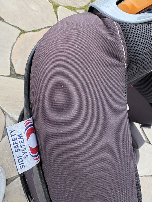 Продам детское авто кресло Chicco!