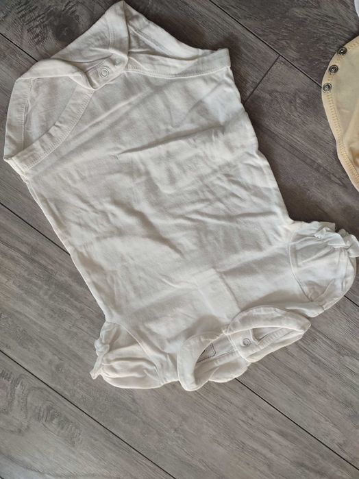 Zestaw trzech par body z krótkim rękawem 86cm