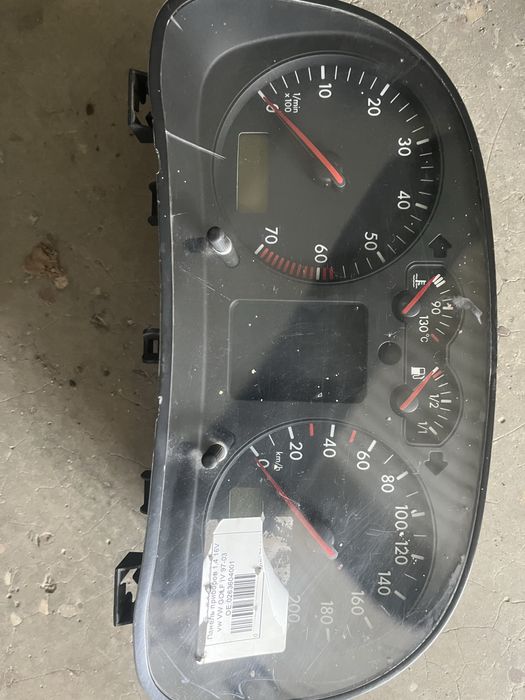 Приборна панель VW GOLF 4