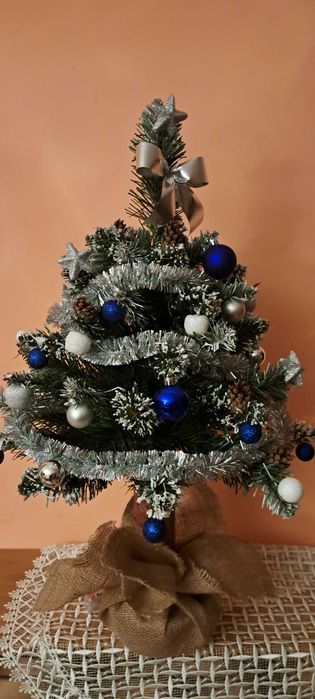 Choinka na pniu 70 cm z DEKORACJĄ i ozdobami - ubrana [producent]