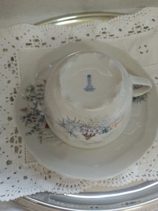 Chávena almoçadeira com pires em porcelana Coimbra