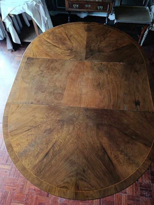 Mesa de estilo Regency