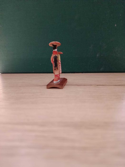 Japonia - miniaturowa,  japońska figurka - gejsza - wykonana z bambusa