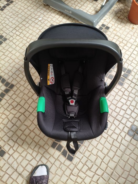 Cadeira auto ovo com isofix completa.