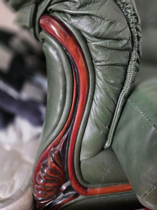 Sofá de couro verde 3 lugares – confortável e elegante