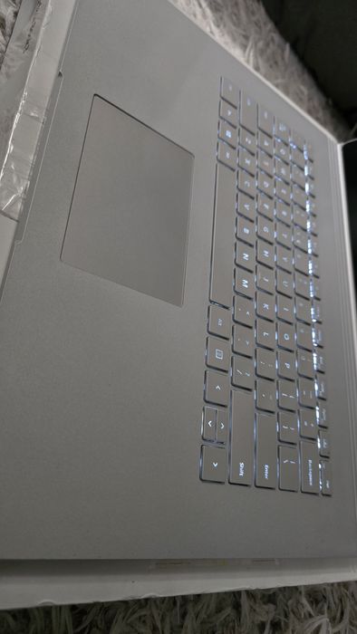 Microsoft surface book 3 i7 10gen GTX1660Ti maxq 6gb 32gb ram W11 doty