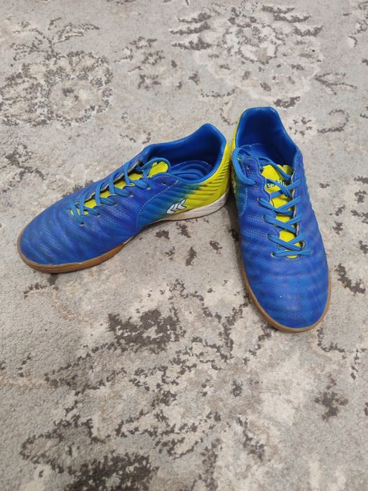 Отдам обувь на мальчика и девочку