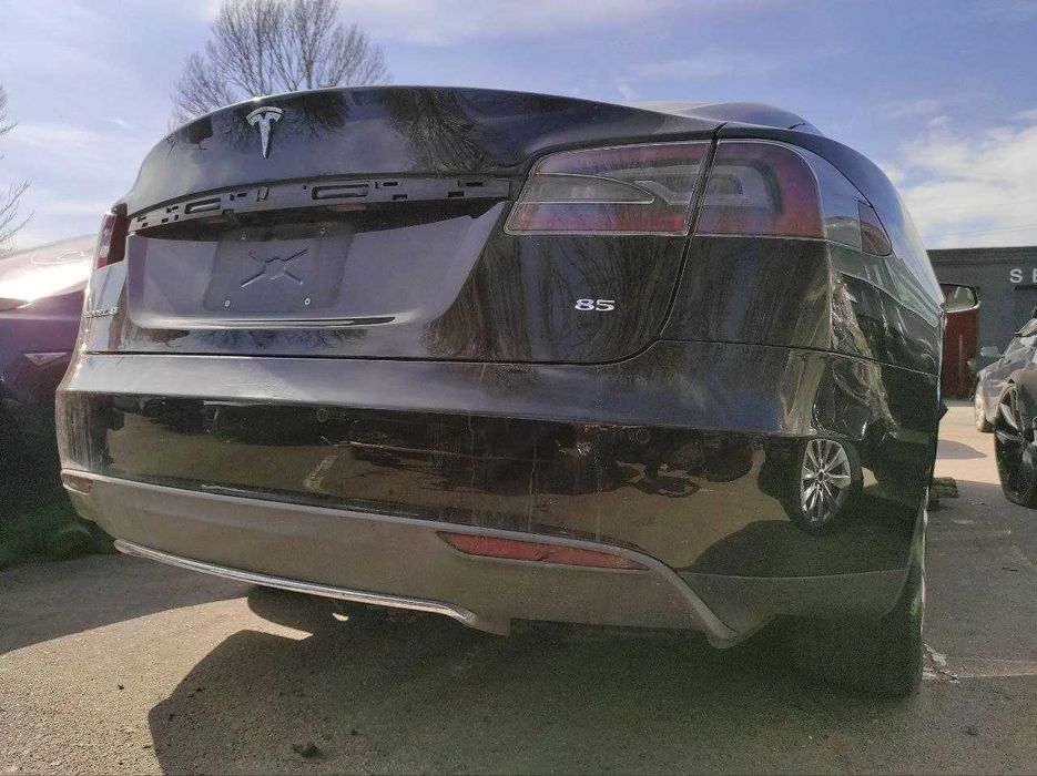 Задній бампер у зборі під 4 парктроніки Tesla model S (12-16)