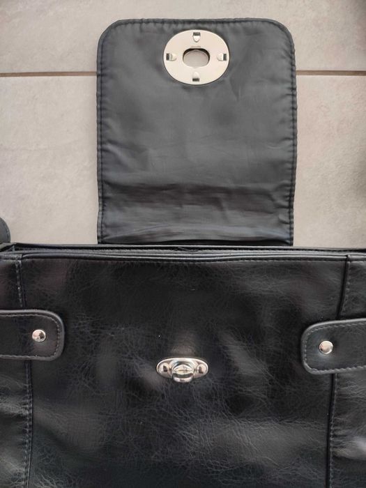 Elegancka czarna torebka damska listonoszka crossbody