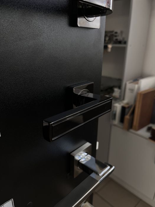 Ручка чорна до міжкімнатних дверей