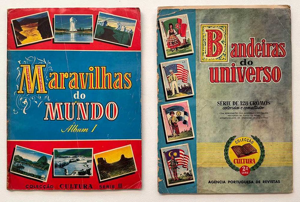 2 cadernetas de cromos antigas.