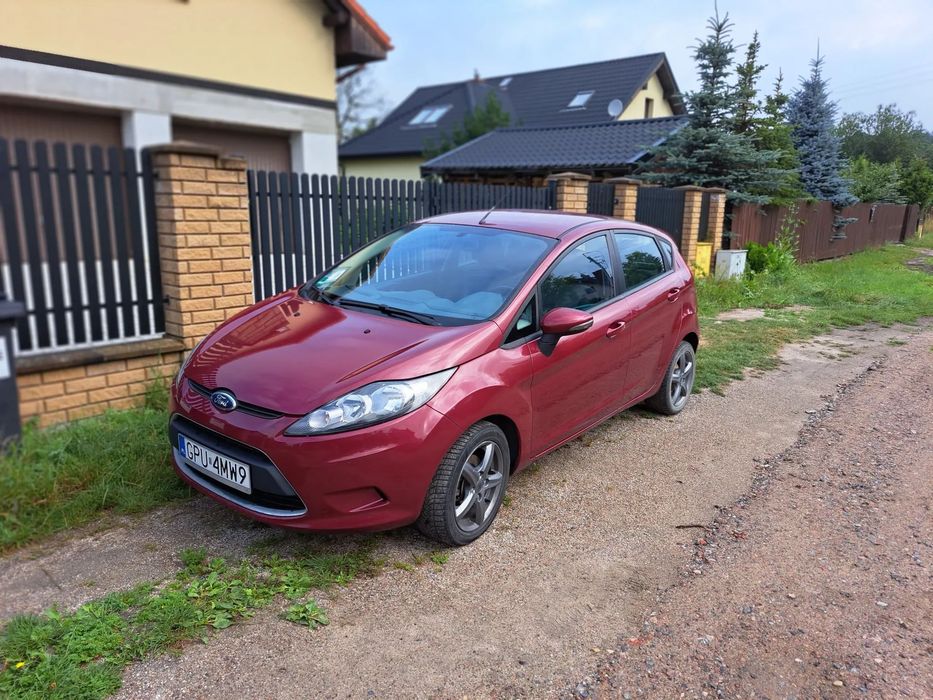 Ford Fiesta Ford Fiesta 1.4 2009r. 130 tyś. przebiegu wiśniowy zarejstrowany w Pol