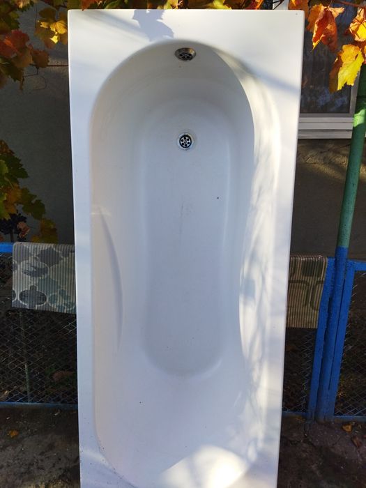 Продам ванну (акриловая)