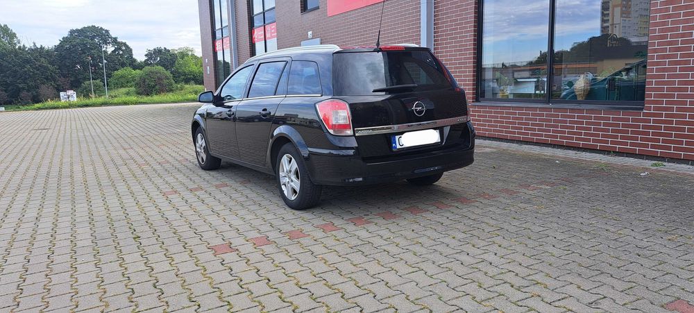 Opel Astra 2010 rok 1.4 Gaz Model po liftingu