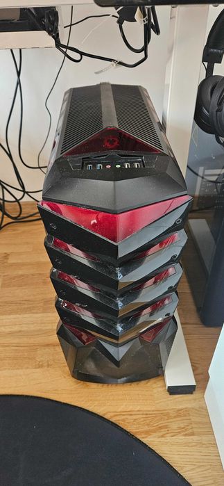 Komputer PC / Windows 10 Pro / RX 470 4GB / FX-8370E / 16GB RAM / SSD 240GB