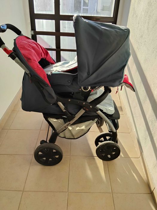 Carrinho e alcofa para bébé e criança