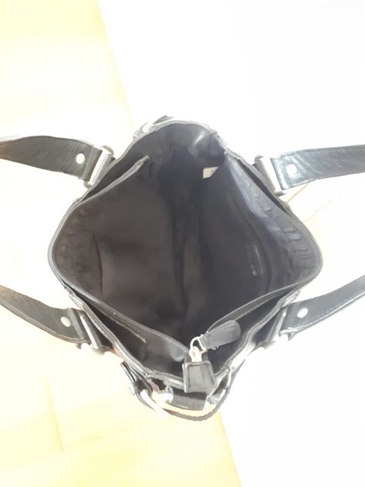 Mala preta de mão/ombro pele verdadeira