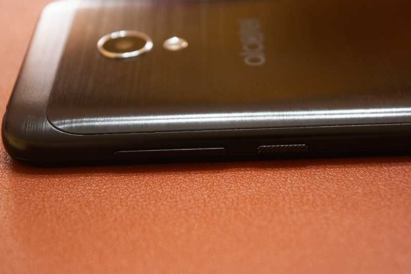 Smartphone Alcatel One Avariado Para Peças