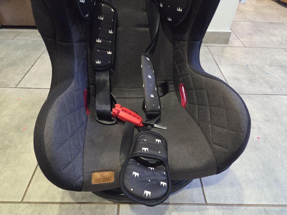 Дитяче автомобільне крісло