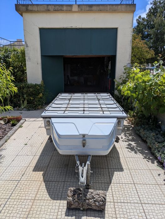 Tenda com atrelado