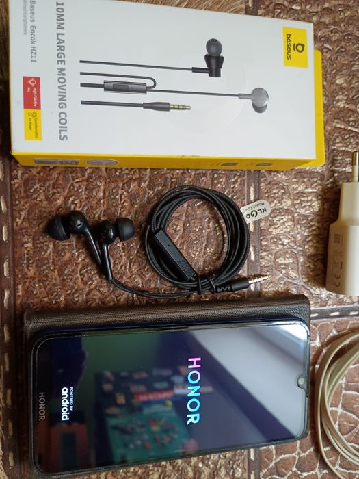 Honor 8s 2/32 + Baseus гарнітура