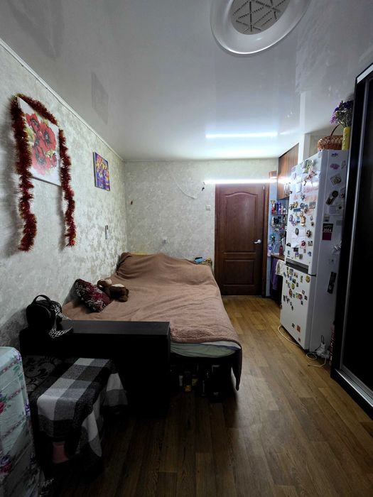 ПРОДАЖ дві кімнати в гуртожитку між метро Нивки та Сирець