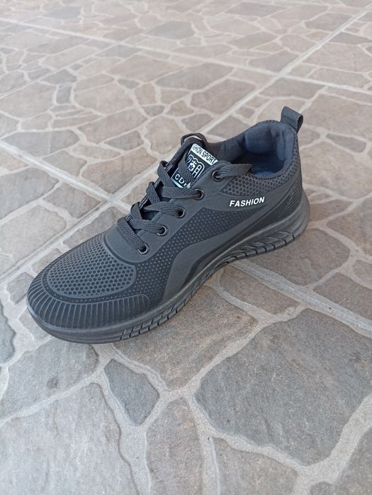 Кросівки чоловічі