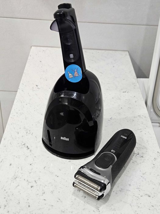 Golarka Braun Series 3 3090cc typ 5411 ze stacją czyszczącą