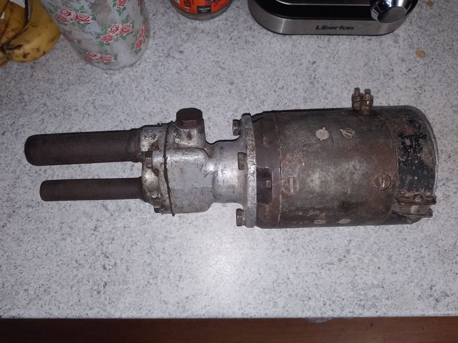 Насос  з мотором