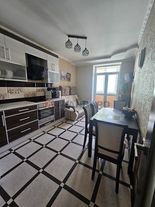 Продаж квартири в новому будинку митниця