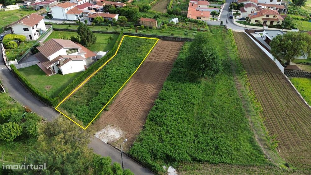 Terreno plano, inserido em zona de construção, ideal para dar vida ao