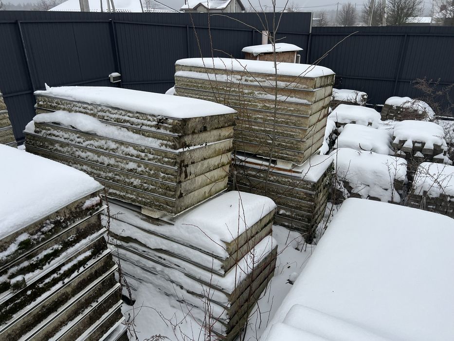 Сендвіч панелі лежалі