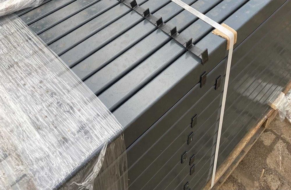 Panele ogrodzeniowe 3D, słupki, podmurówka, akcesoria