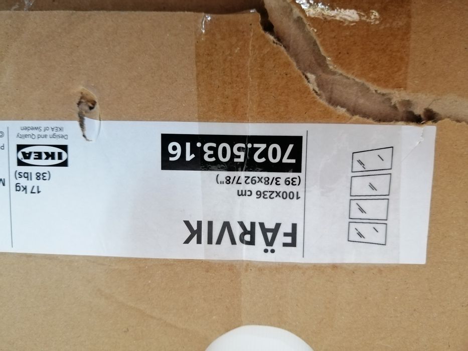 Painel de roupeiro vidro branco Farvik (Ikea)