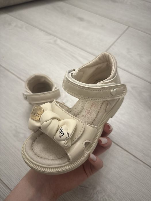 Босоніжки для дівчинки