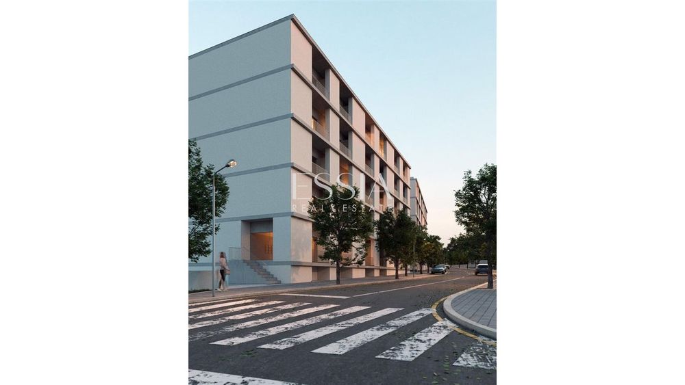 Apartamento T1 com Varanda e Garagem próximo das Antas